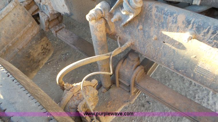 image for item J1334 2003 Mack CH613 semi truck