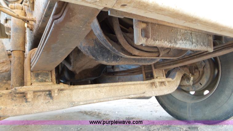 image for item J1334 2003 Mack CH613 semi truck