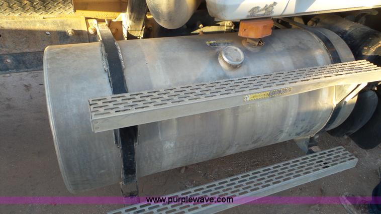 image for item J1334 2003 Mack CH613 semi truck