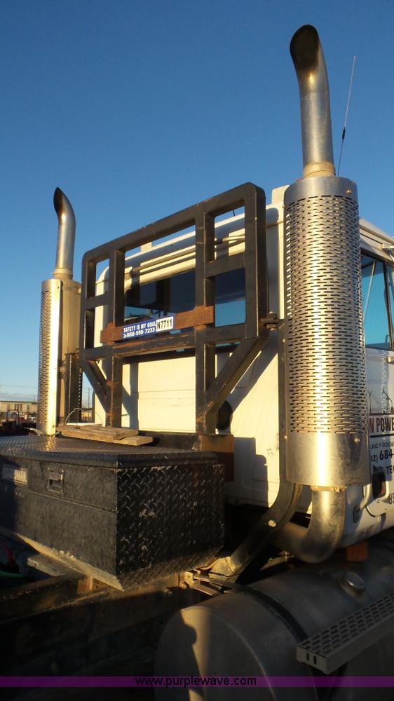 image for item J1334 2003 Mack CH613 semi truck