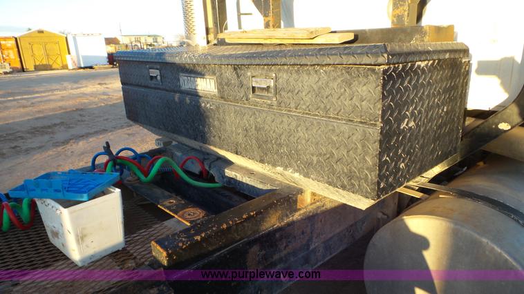 image for item J1334 2003 Mack CH613 semi truck