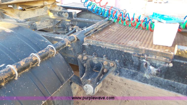 image for item J1334 2003 Mack CH613 semi truck