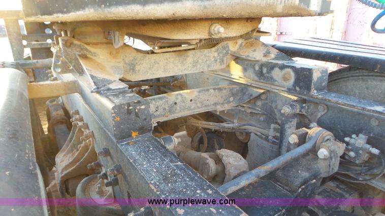 image for item J1334 2003 Mack CH613 semi truck