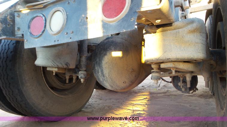 image for item J1334 2003 Mack CH613 semi truck