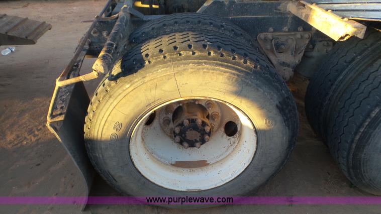 image for item J1334 2003 Mack CH613 semi truck