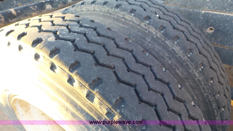 image for item J1334 2003 Mack CH613 semi truck