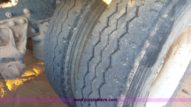 image for item J1334 2003 Mack CH613 semi truck