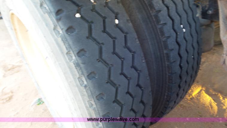 image for item J1334 2003 Mack CH613 semi truck