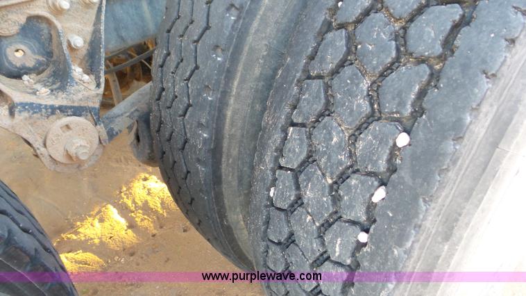 image for item J1334 2003 Mack CH613 semi truck