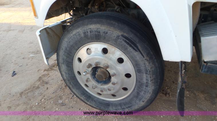 image for item J1334 2003 Mack CH613 semi truck