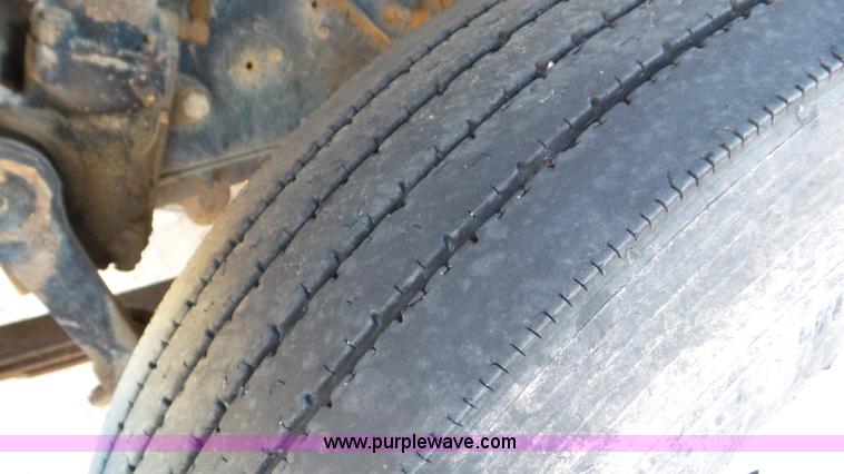 image for item J1334 2003 Mack CH613 semi truck