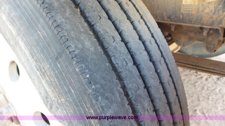 image for item J1334 2003 Mack CH613 semi truck