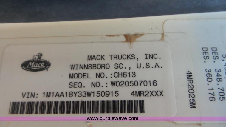 image for item J1334 2003 Mack CH613 semi truck