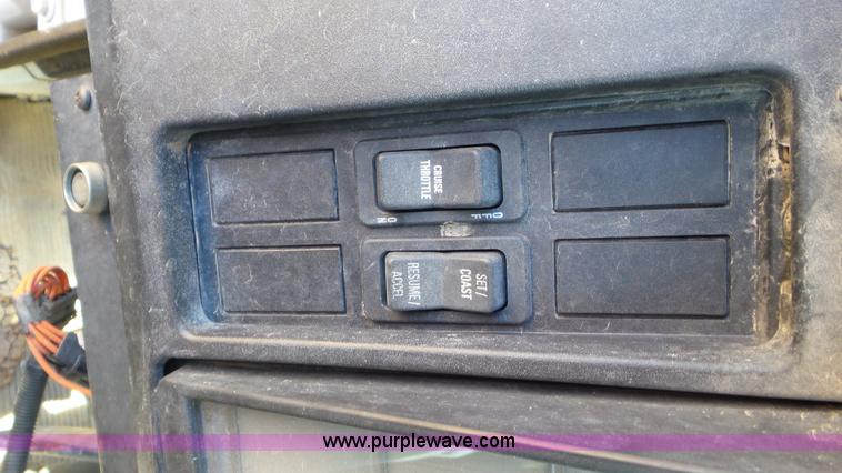 image for item J1335 1998 International 4700 flatbed truck