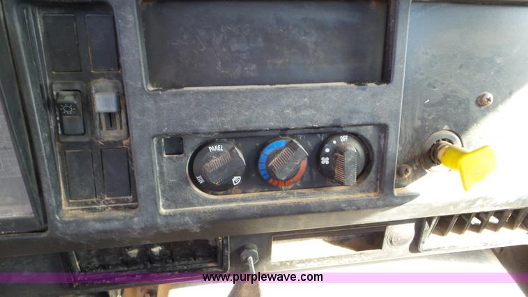 image for item J1335 1998 International 4700 flatbed truck