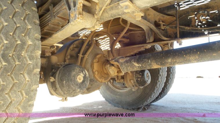 image for item J1335 1998 International 4700 flatbed truck