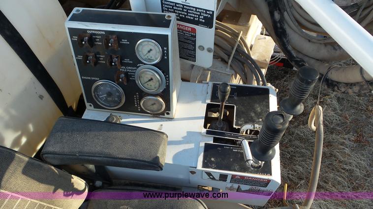 image for item J1336 2013 International WorkStar 7400 pressure digger truck