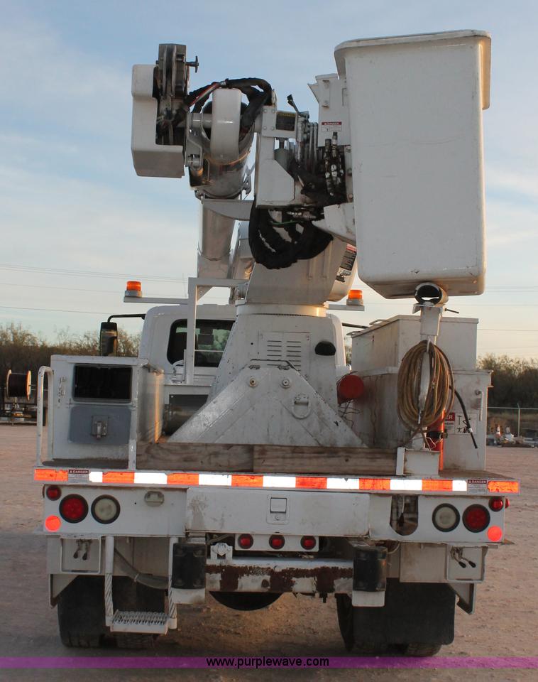 image for item J1340 2003 International Dura Star 4400 bucket truck