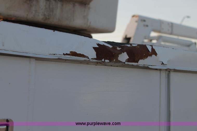 image for item J1340 2003 International Dura Star 4400 bucket truck