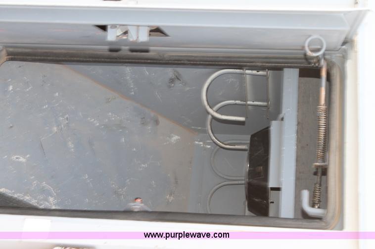 image for item J1340 2003 International Dura Star 4400 bucket truck