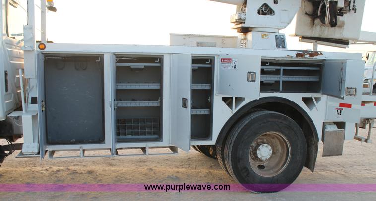 image for item J1340 2003 International Dura Star 4400 bucket truck