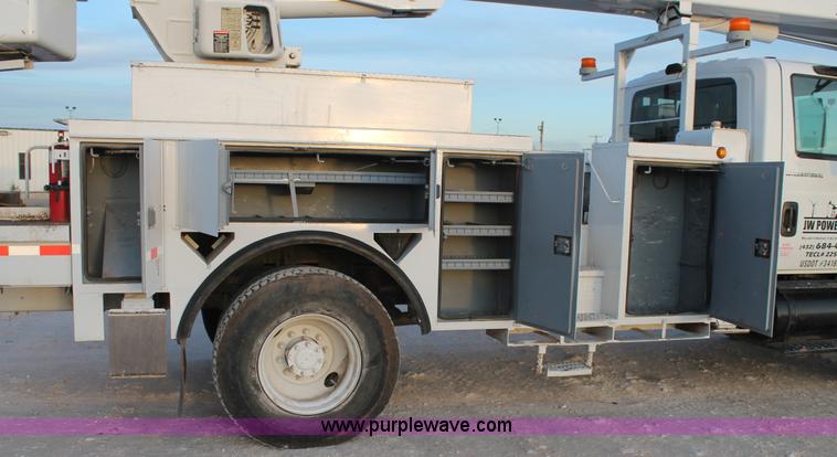 image for item J1340 2003 International Dura Star 4400 bucket truck