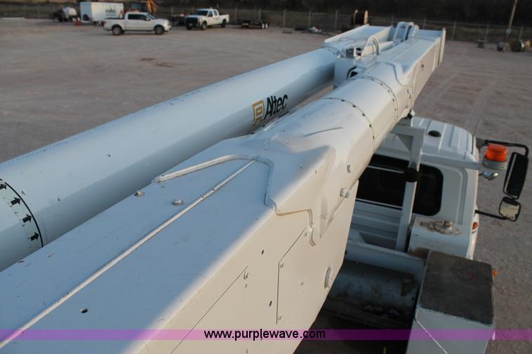 image for item J1340 2003 International Dura Star 4400 bucket truck