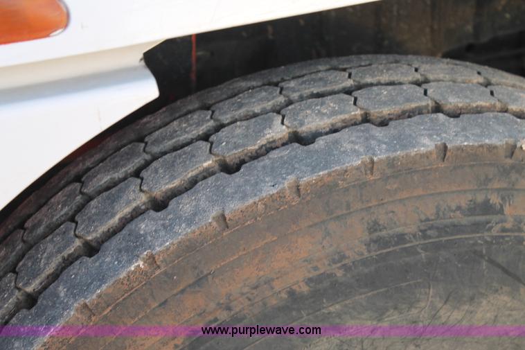 image for item J1340 2003 International Dura Star 4400 bucket truck