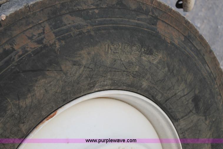 image for item J1340 2003 International Dura Star 4400 bucket truck