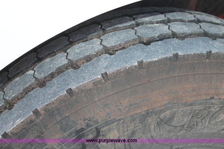 image for item J1340 2003 International Dura Star 4400 bucket truck