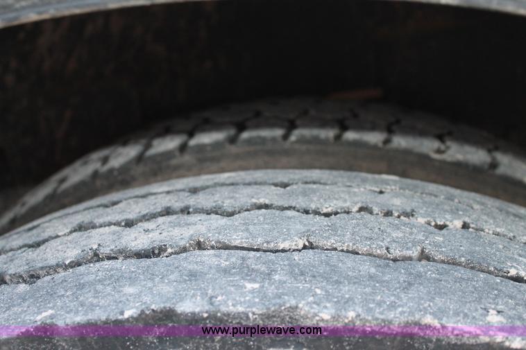 image for item J1340 2003 International Dura Star 4400 bucket truck