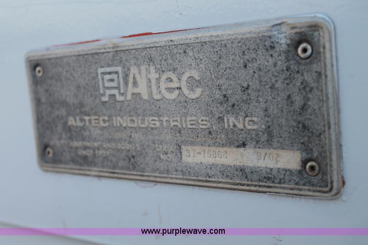 image for item J1340 2003 International Dura Star 4400 bucket truck