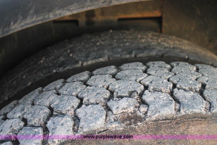 image for item J1340 2003 International Dura Star 4400 bucket truck