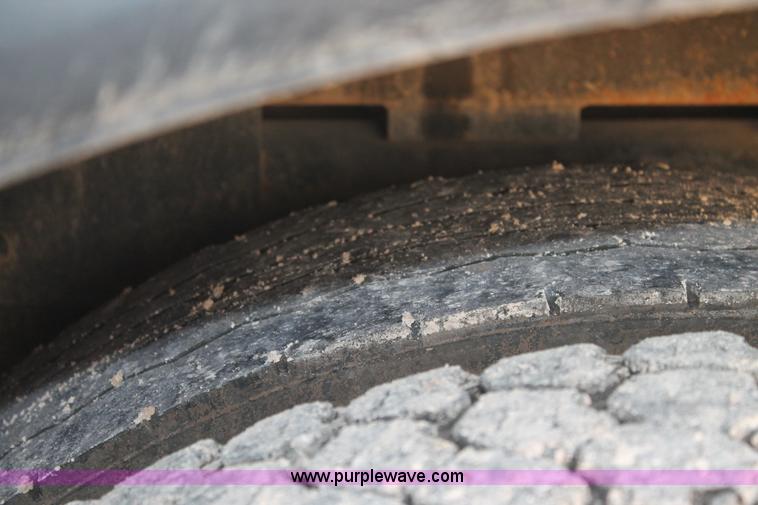 image for item J1340 2003 International Dura Star 4400 bucket truck