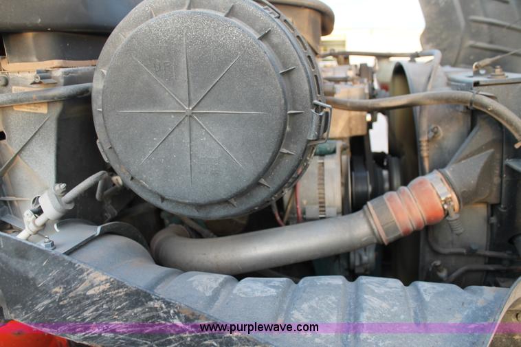 image for item J1340 2003 International Dura Star 4400 bucket truck