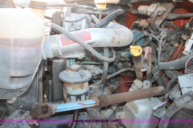 image for item J1340 2003 International Dura Star 4400 bucket truck