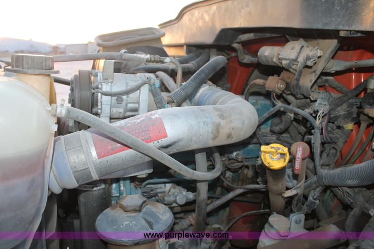 image for item J1340 2003 International Dura Star 4400 bucket truck