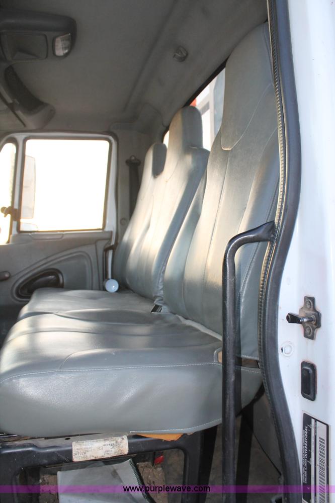 image for item J1340 2003 International Dura Star 4400 bucket truck