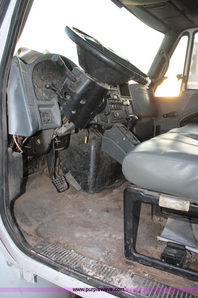 image for item J1340 2003 International Dura Star 4400 bucket truck