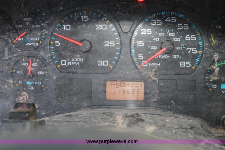 image for item J1340 2003 International Dura Star 4400 bucket truck