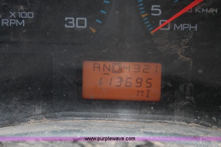 image for item J1340 2003 International Dura Star 4400 bucket truck