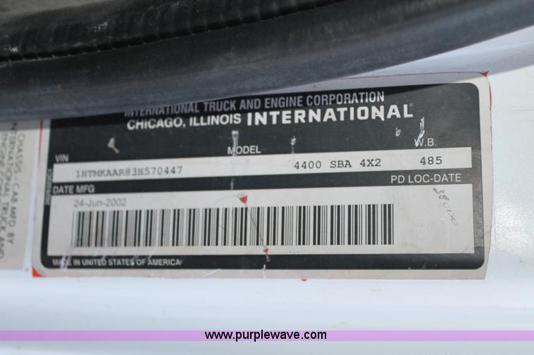 image for item J1340 2003 International Dura Star 4400 bucket truck