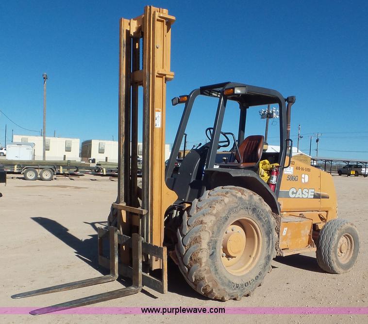 image for item J8404 2005 Case 586G forklift