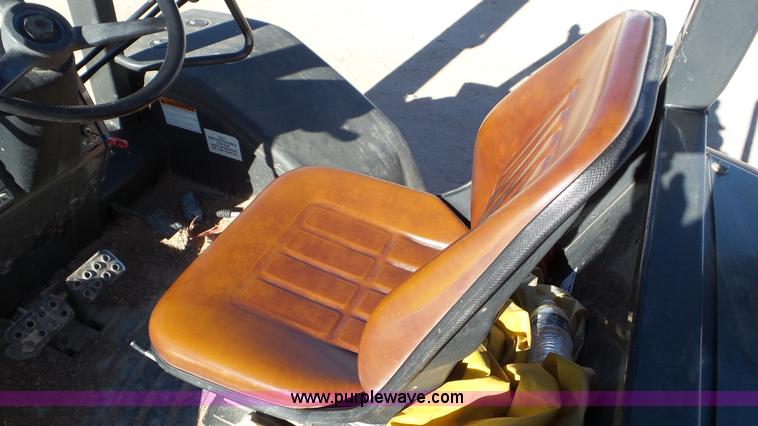 image for item J8404 2005 Case 586G forklift