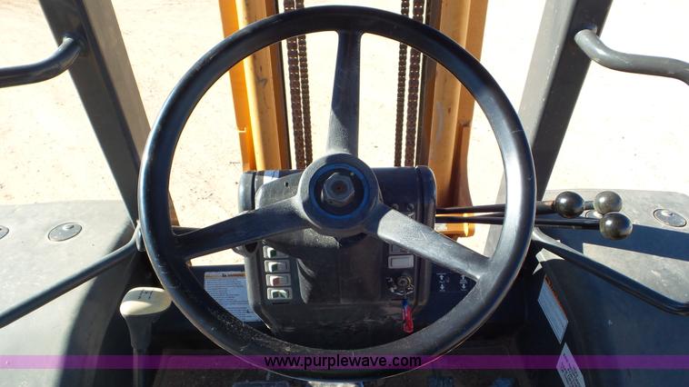 image for item J8404 2005 Case 586G forklift