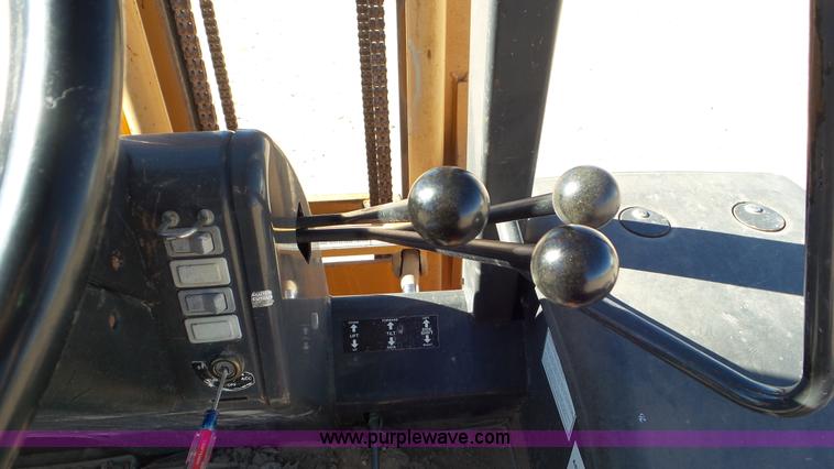 image for item J8404 2005 Case 586G forklift