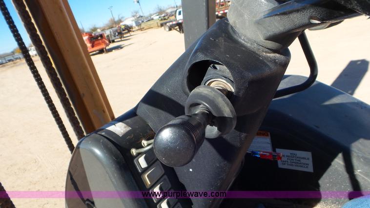 image for item J8404 2005 Case 586G forklift