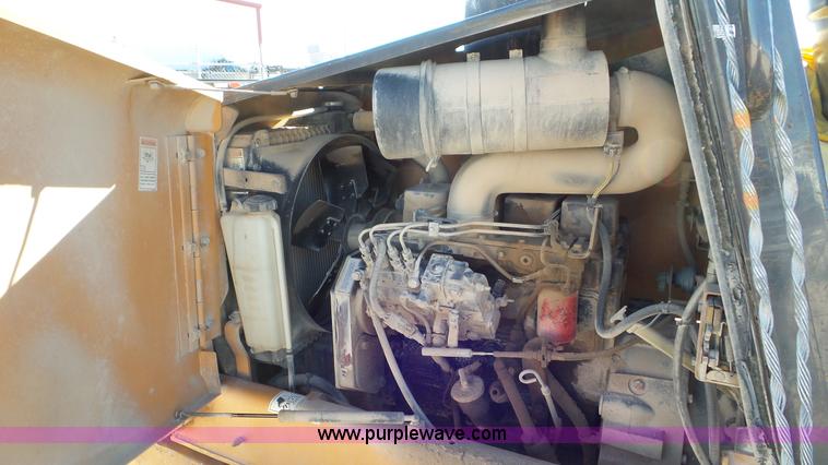 image for item J8404 2005 Case 586G forklift