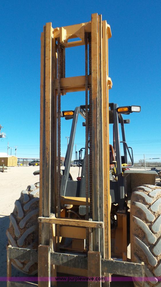 image for item J8404 2005 Case 586G forklift