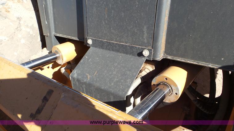 image for item J8404 2005 Case 586G forklift